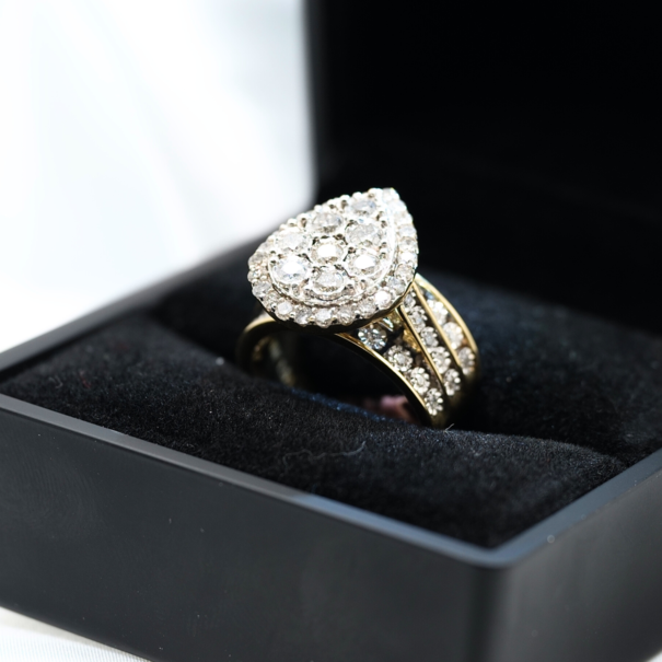 Anillo de Diamantes 1.51 ct 10K  Size 7  10g