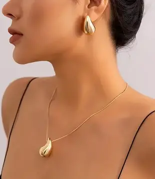 Teardrop-Shaped Gold Earrings 14K