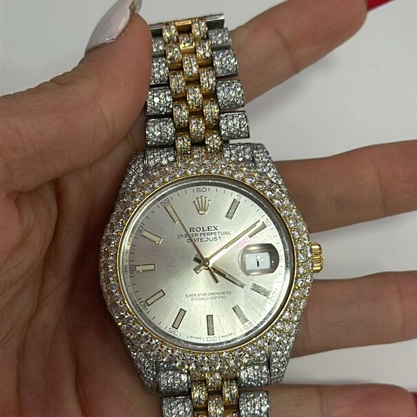 Rolex - Datejust - 41 MM - Diamonds Bezel and Bracelet - Red Dial