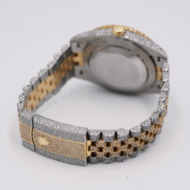 Rolex - Datejust - 41 MM - Diamonds Bezel and Bracelet - Red Dial