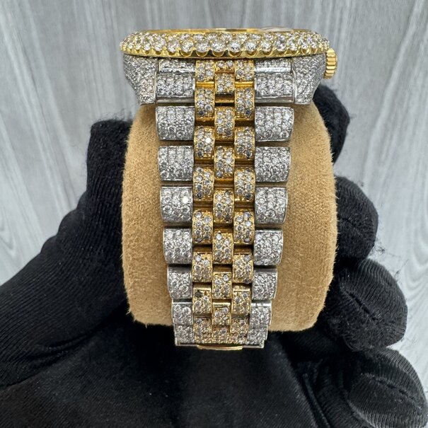 Rolex - Datejust - 41 MM - Diamonds Bezel and Bracelet - Red Dial