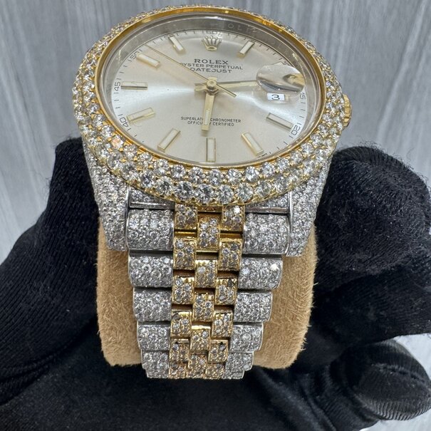 Rolex - Datejust - 41 MM - Diamonds Bezel and Bracelet - Red Dial