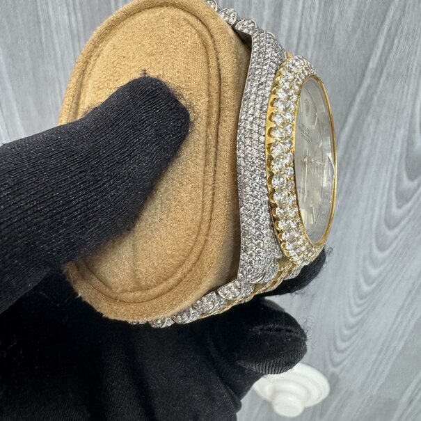 Rolex - Datejust - 41 MM - Diamonds Bezel and Bracelet - Red Dial