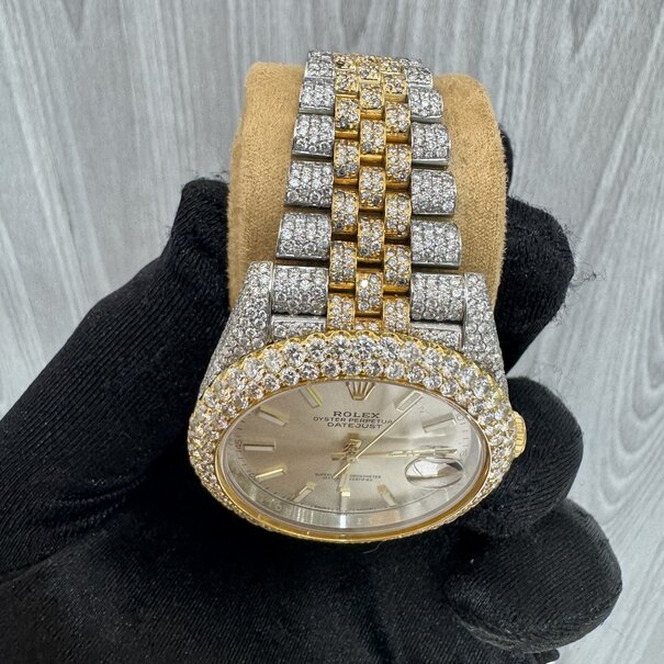 Rolex - Datejust - 41 MM - Diamonds Bezel and Bracelet - Red Dial