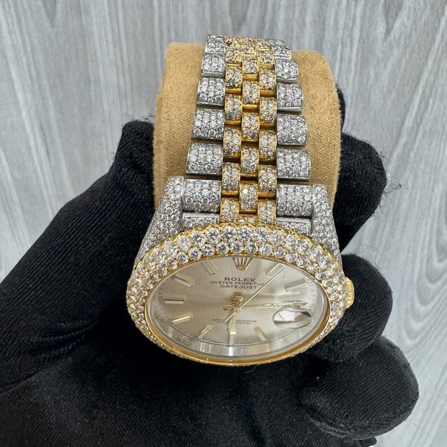 Rolex - Datejust - 41 MM - Diamonds Bezel and Bracelet - Red Dial