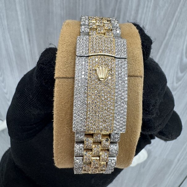 Rolex - Datejust - 41 MM - Diamonds Bezel and Bracelet - Red Dial