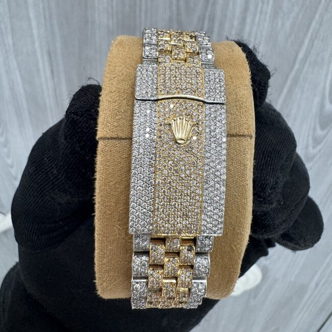 Rolex - Datejust - 41 MM - Diamonds Bezel and Bracelet - Red Dial