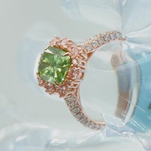 ANILLO DIAMANTES LAB-14K-3.05CTW-GREEN CENTER