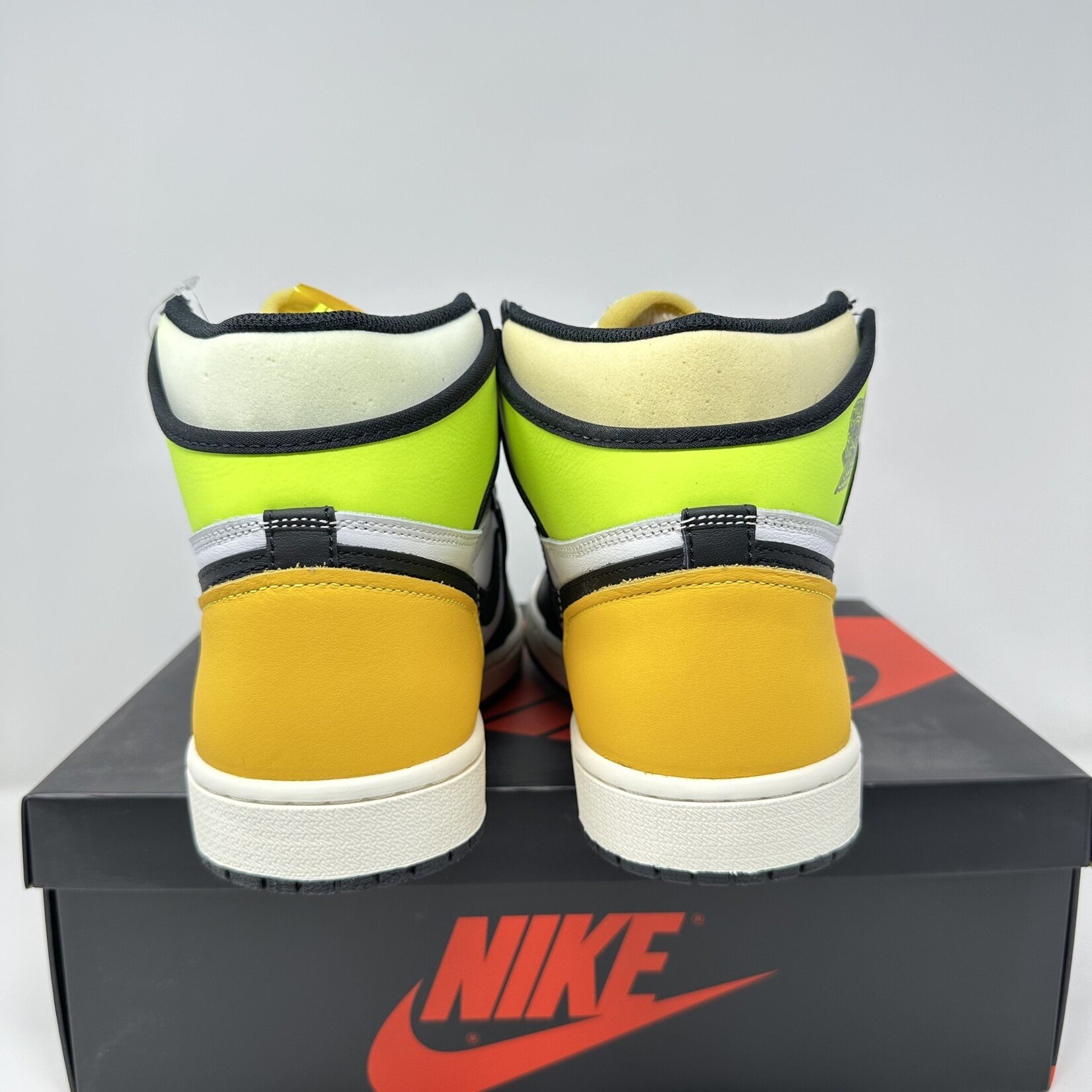 Jordan Jordan 1 Retro High White Black Volt University Gold