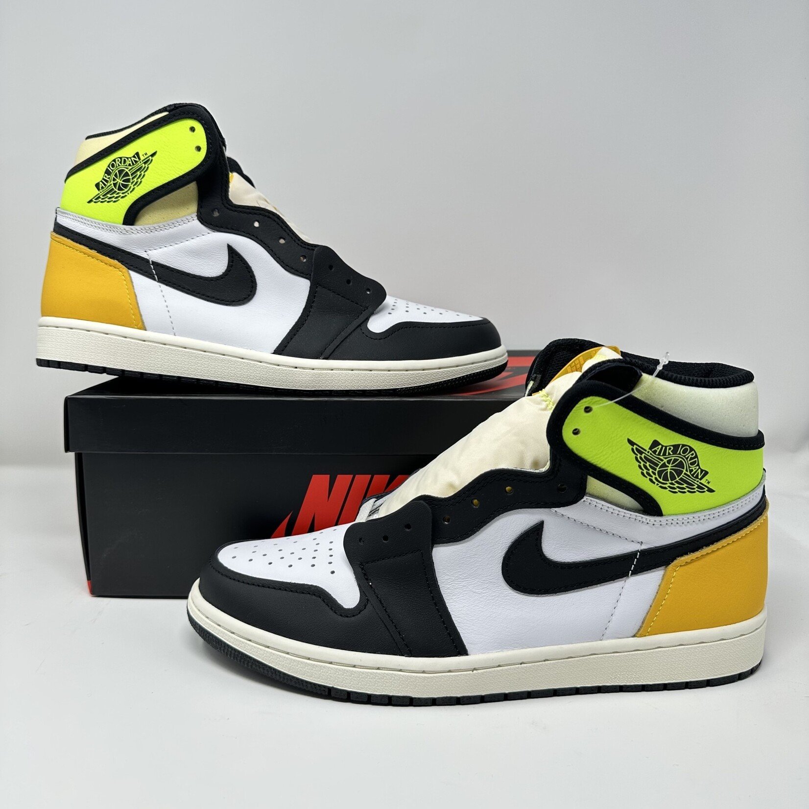 Jordan Jordan 1 Retro High White Black Volt University Gold