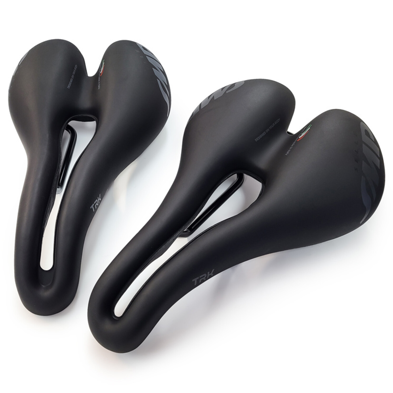 SMP,TRK MEDIUM,SMP SADDLE TRK,MEDIUM,BLACK