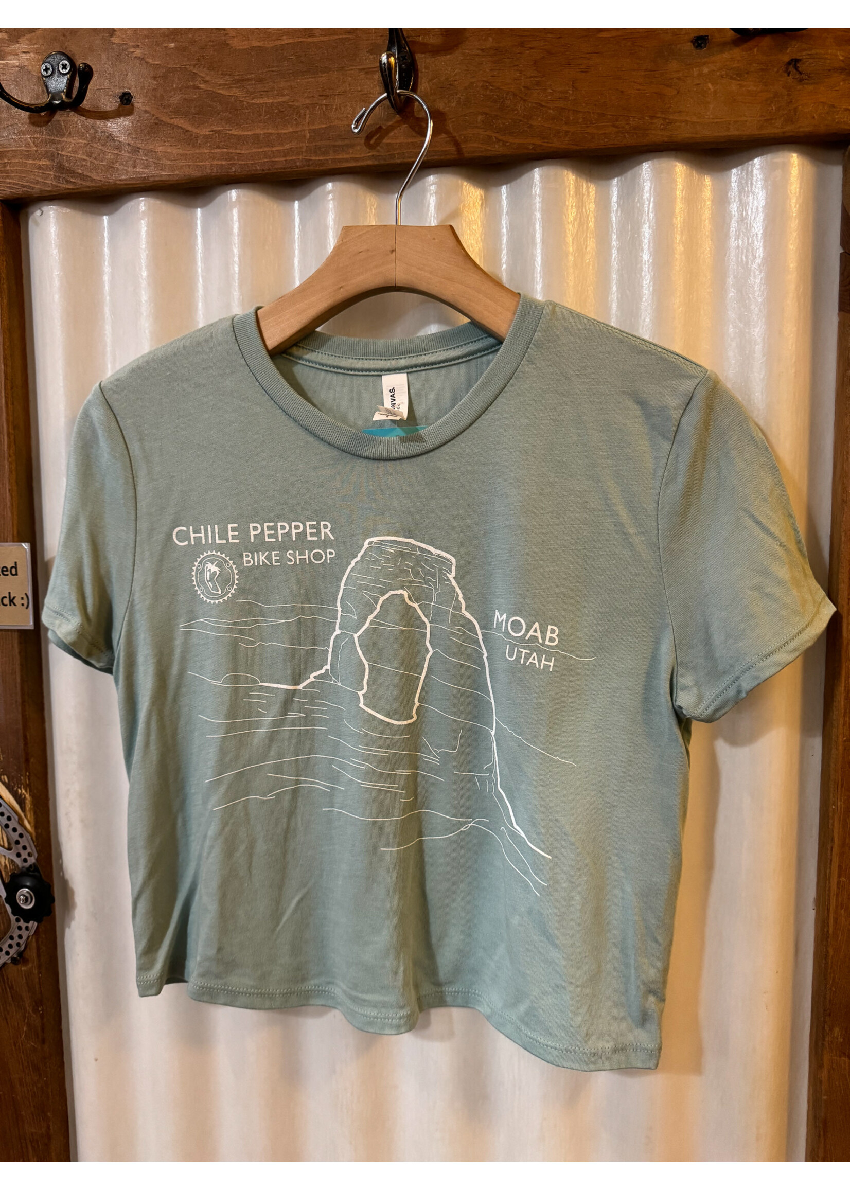 Chile Pepper Delicate Arch Trace Crop Tee - Women's