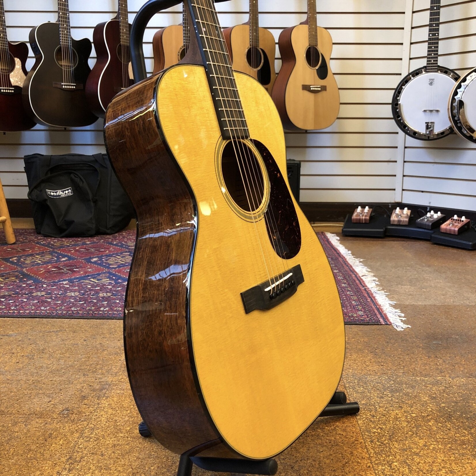 Martin Martin 00-18 Standard Series Sitka Spruce/Mahogany Acoustic Guitar w/Hard Case