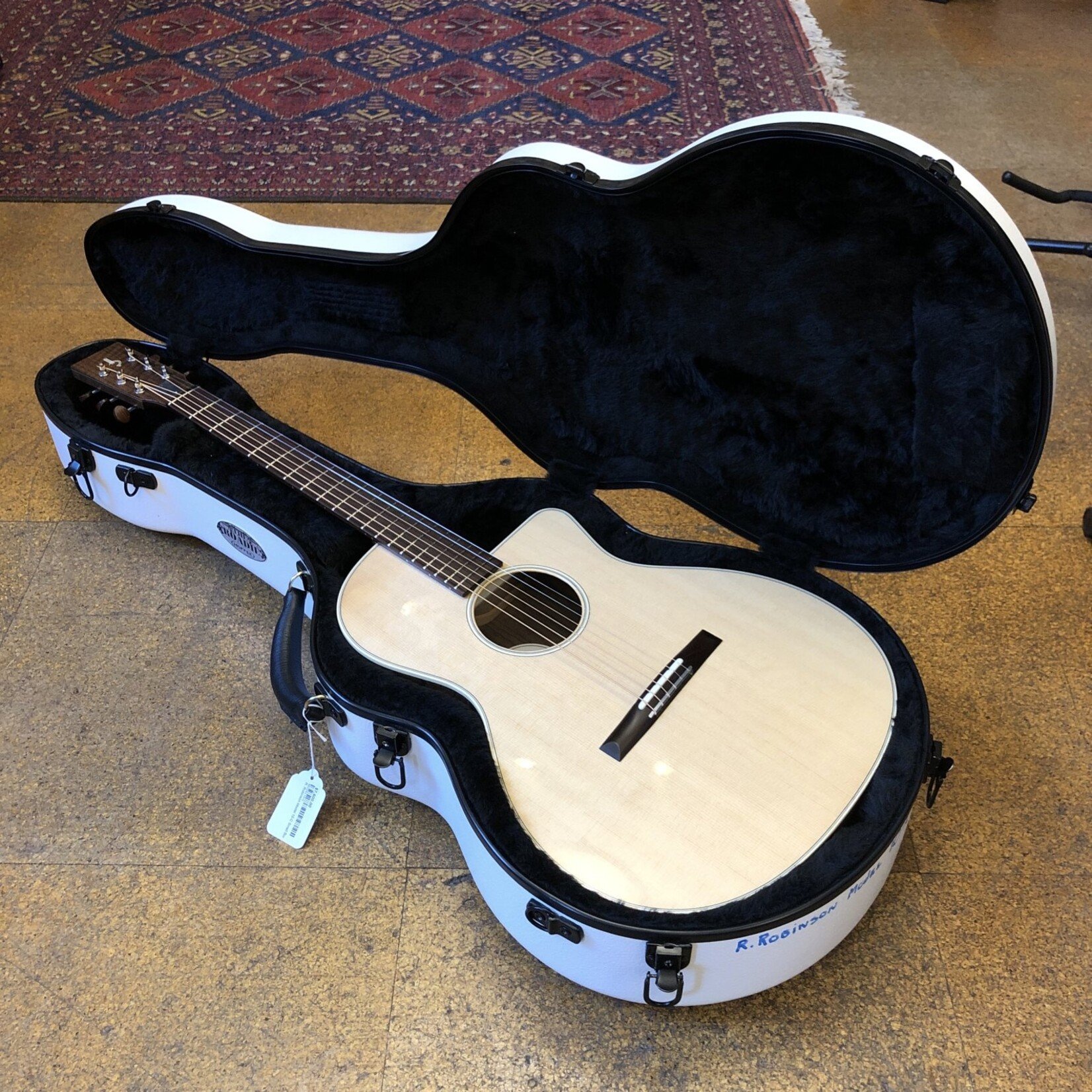 R. Robinson R. Robinson (Evanston IL) Model 10-C Sitka Spruce/Claro Walnut Cutaway Parlor Acoustic-Electric Guitar w/Hoffee Hard Case