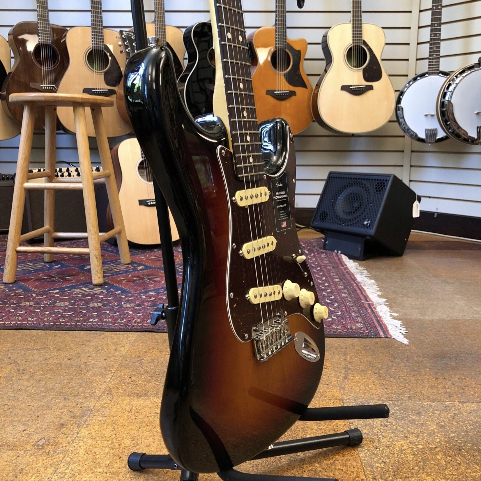 Fender Fender American Professional II Stratocaster 3-Color Sunburst w/Rosewood Fingerboard Hard Case