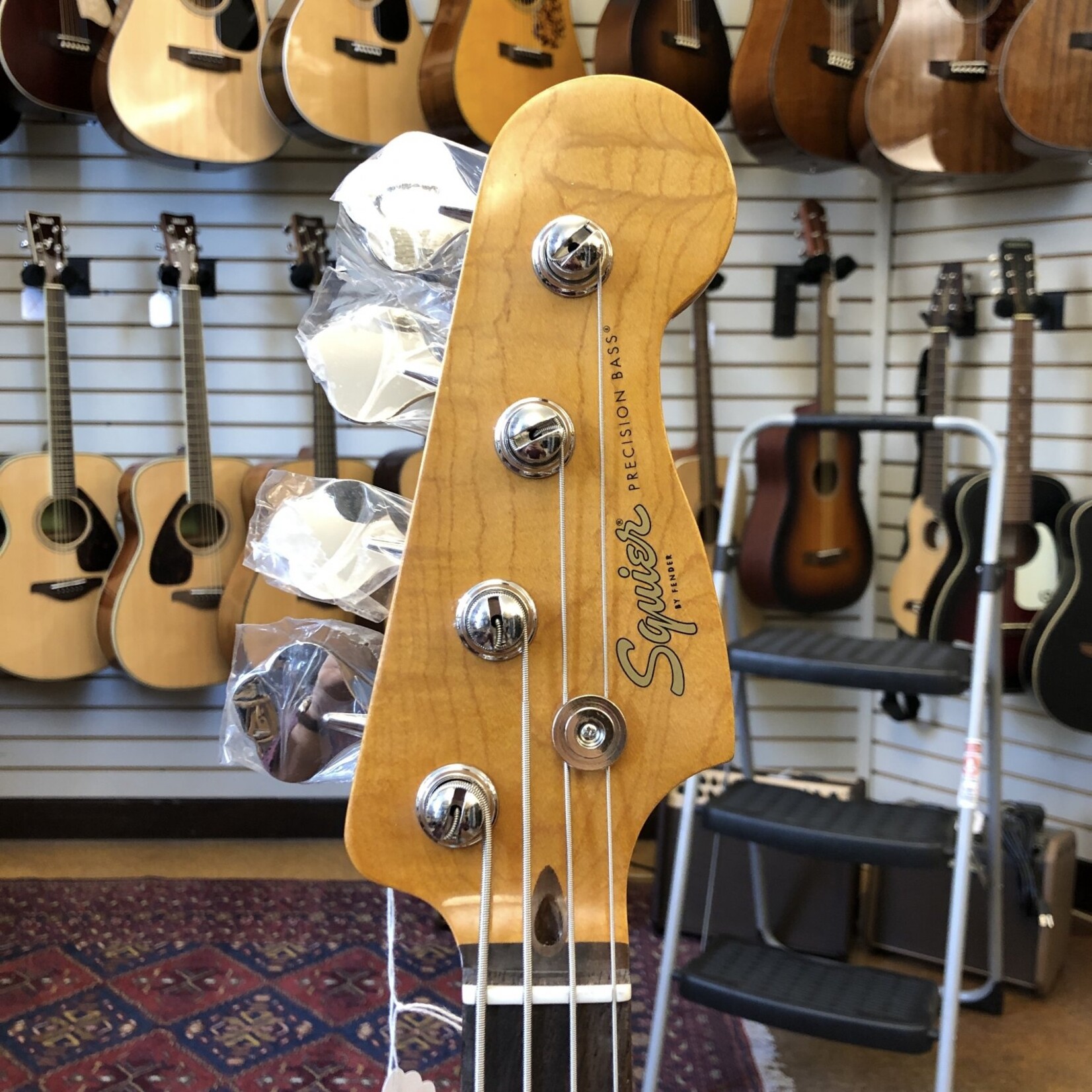 Squier Squier Classic Vibe '60s Precision Bass 3-Color Sunburst