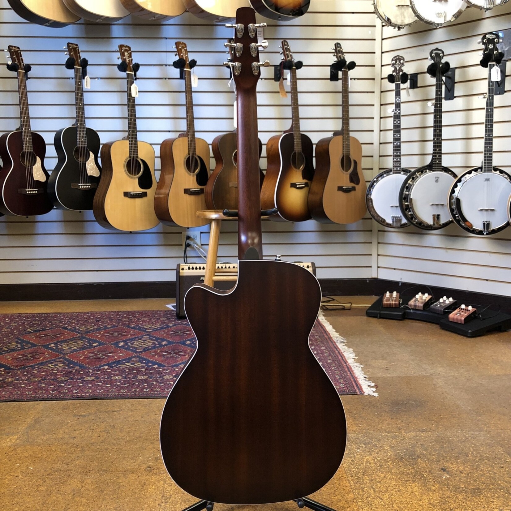 Godin Seagull Maritime SWS Concert Hall CW Semi-Gloss EQ Solid Spruce/Mahogany Acoustic-Electric