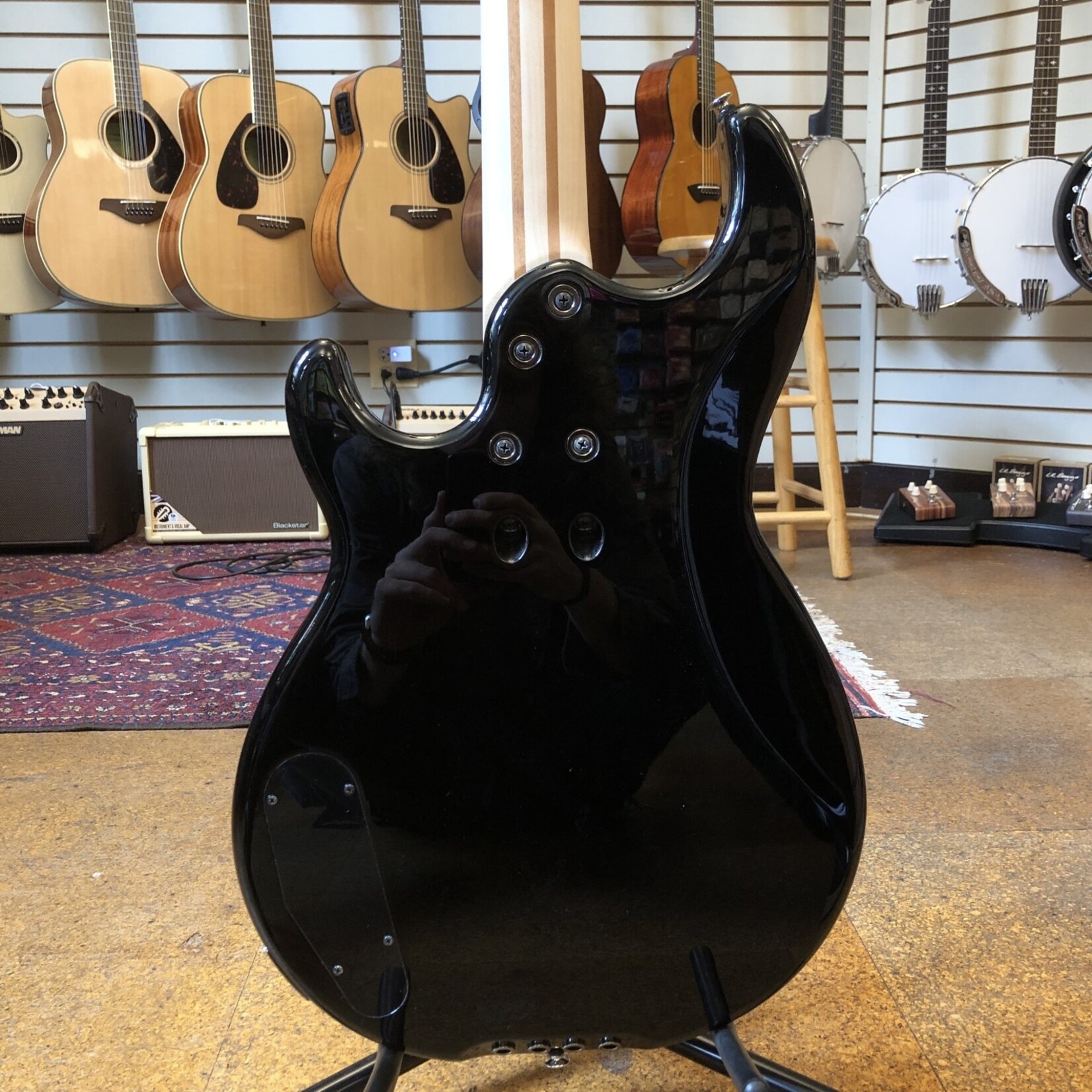 Yamaha Yamaha BB434 4-String Bass Guitar Black w/Maple Fingerboard