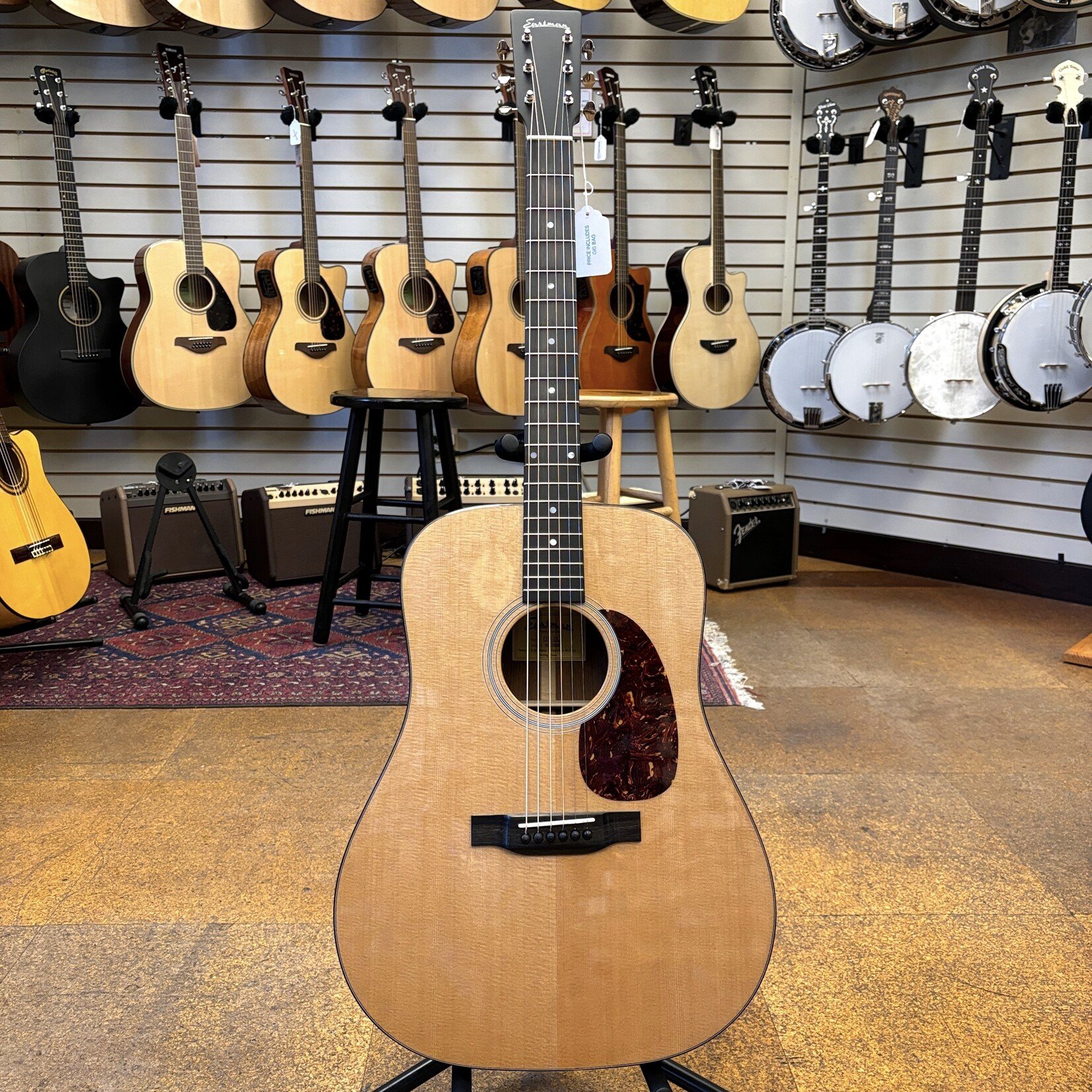 Eastman Eastman E1D-DLX Sitka Spruce/Sapele Dreadnought Acoustic-Electric Guitar w/Padded Gig Bag