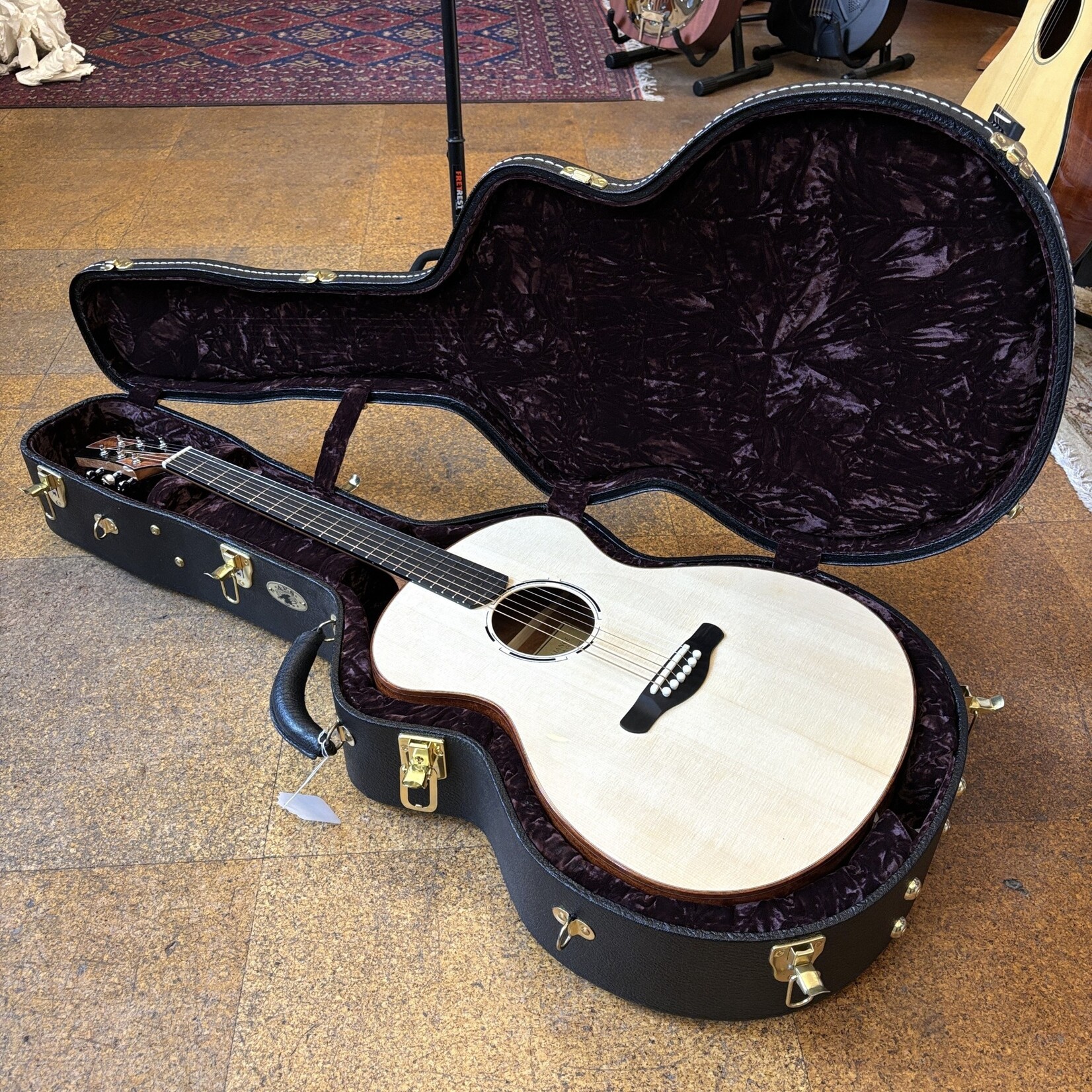 Alliance Alliance (Galloup School) Michigan A-FS 000 Handcrafted Spruce/Curly Mahogany 000 Acoustic Guitar w/Hard Case