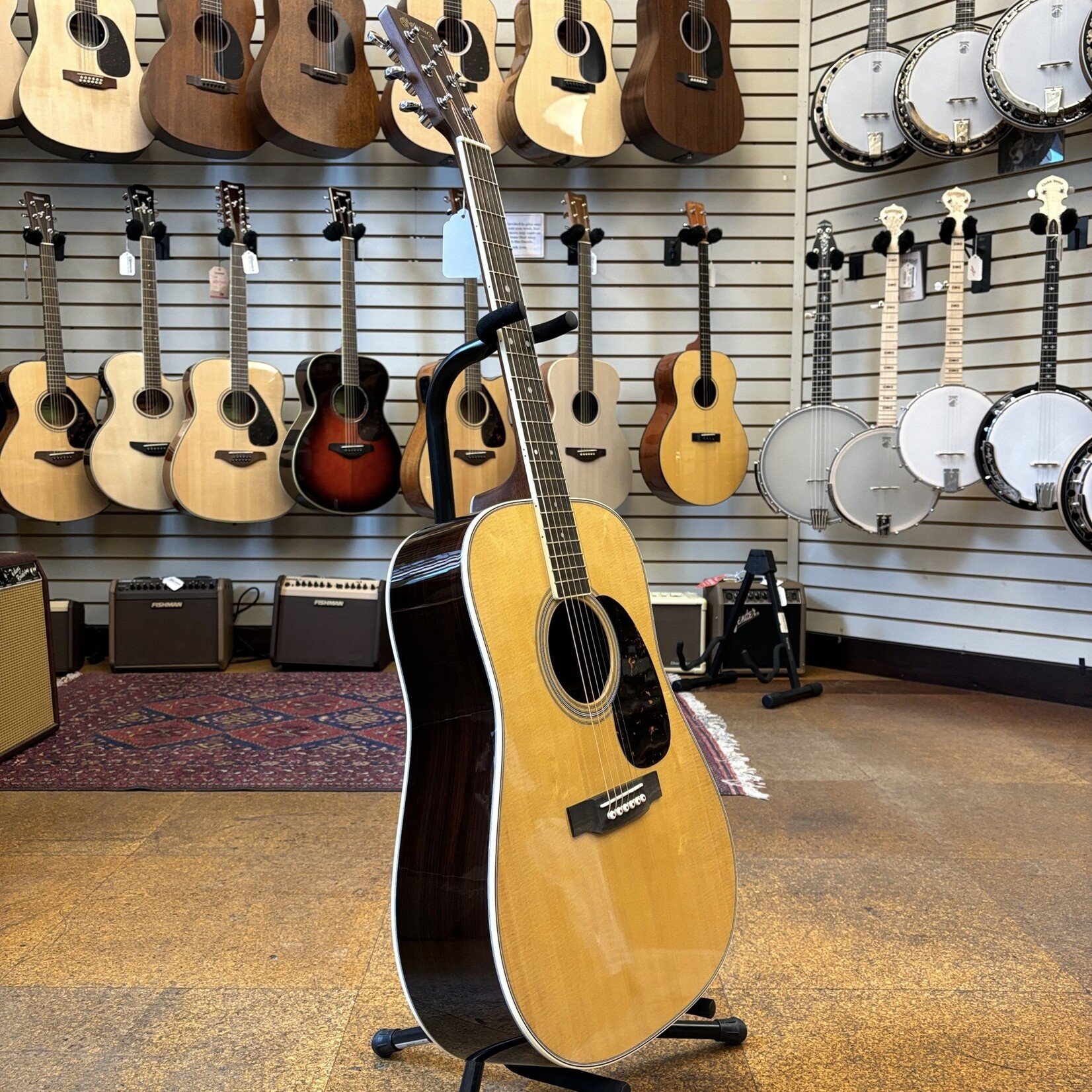 Martin Martin D-35 Standard Series Sitka Spruce/East Indian Rosewood Dreadnought Acoustic Guitar w/Hard Case