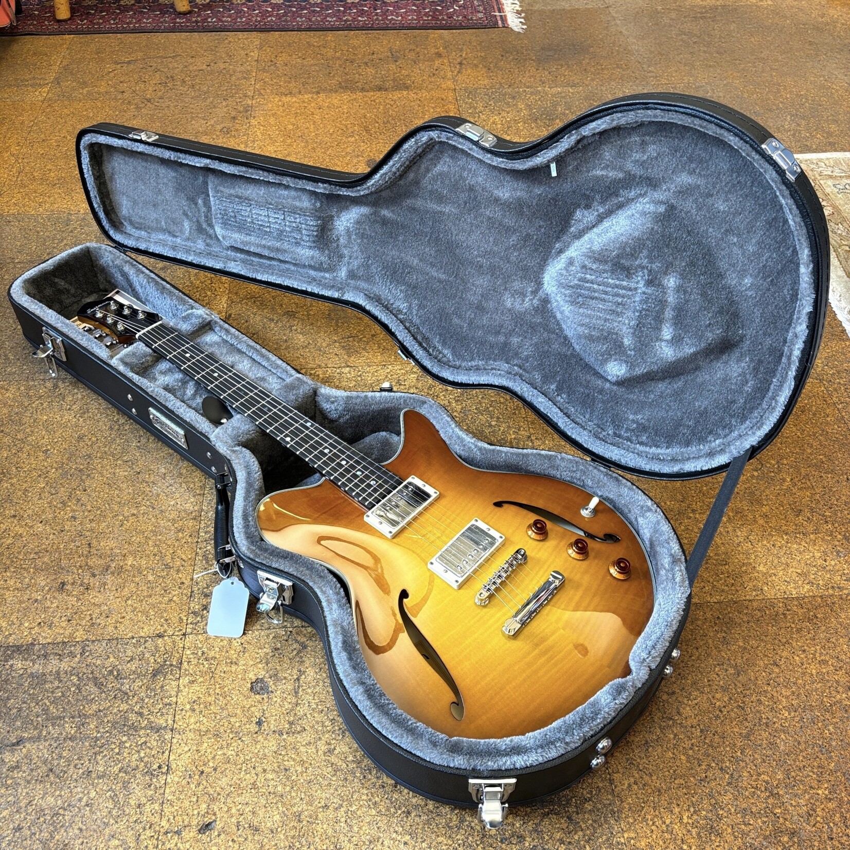 Eastman Eastman Romeo California Semi-Hollow Electric Guitar Goldburst w/Hard Case