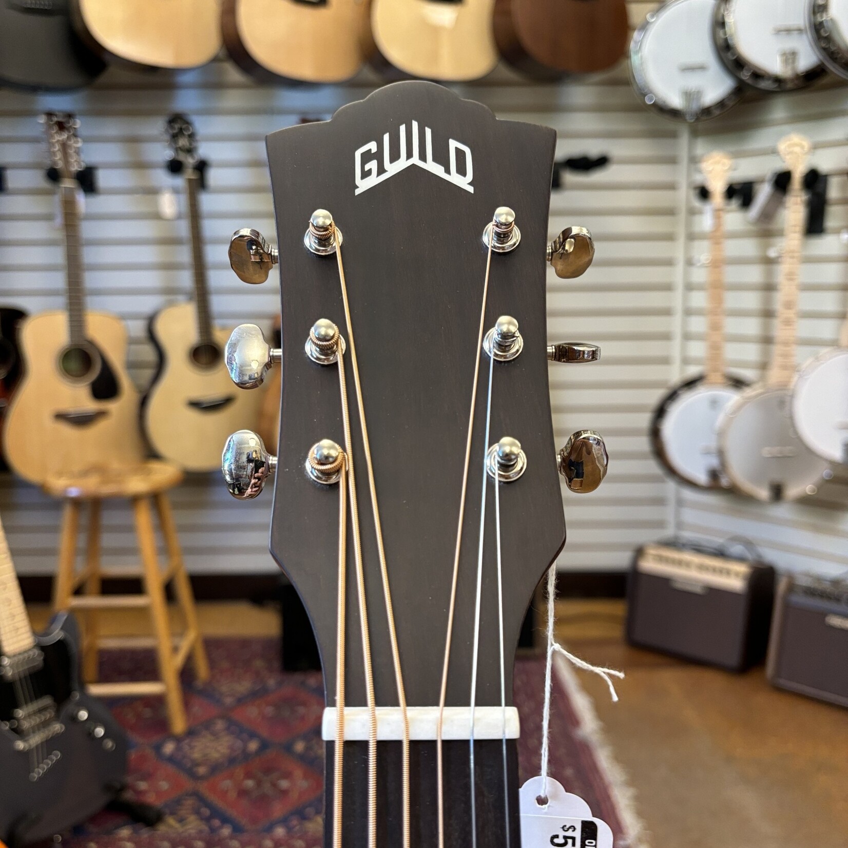 Guild Guild BT-240E Baritone Jumbo Acoustic-Electric Guitar