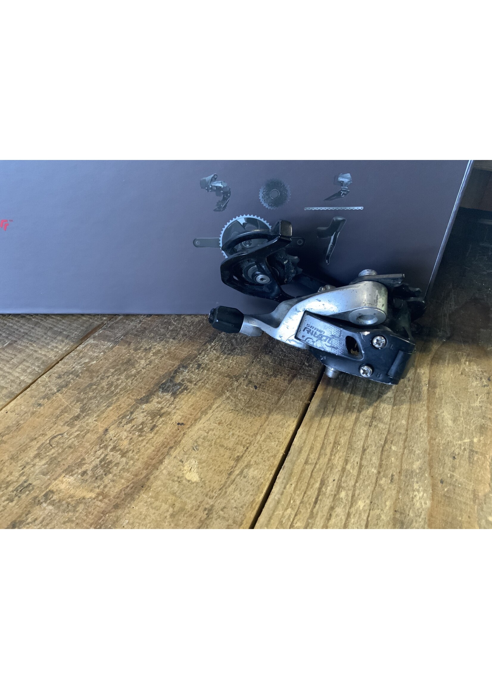 SRAM used SRAM Rival 2x11 drop-bar shifter/brakes partial groupset