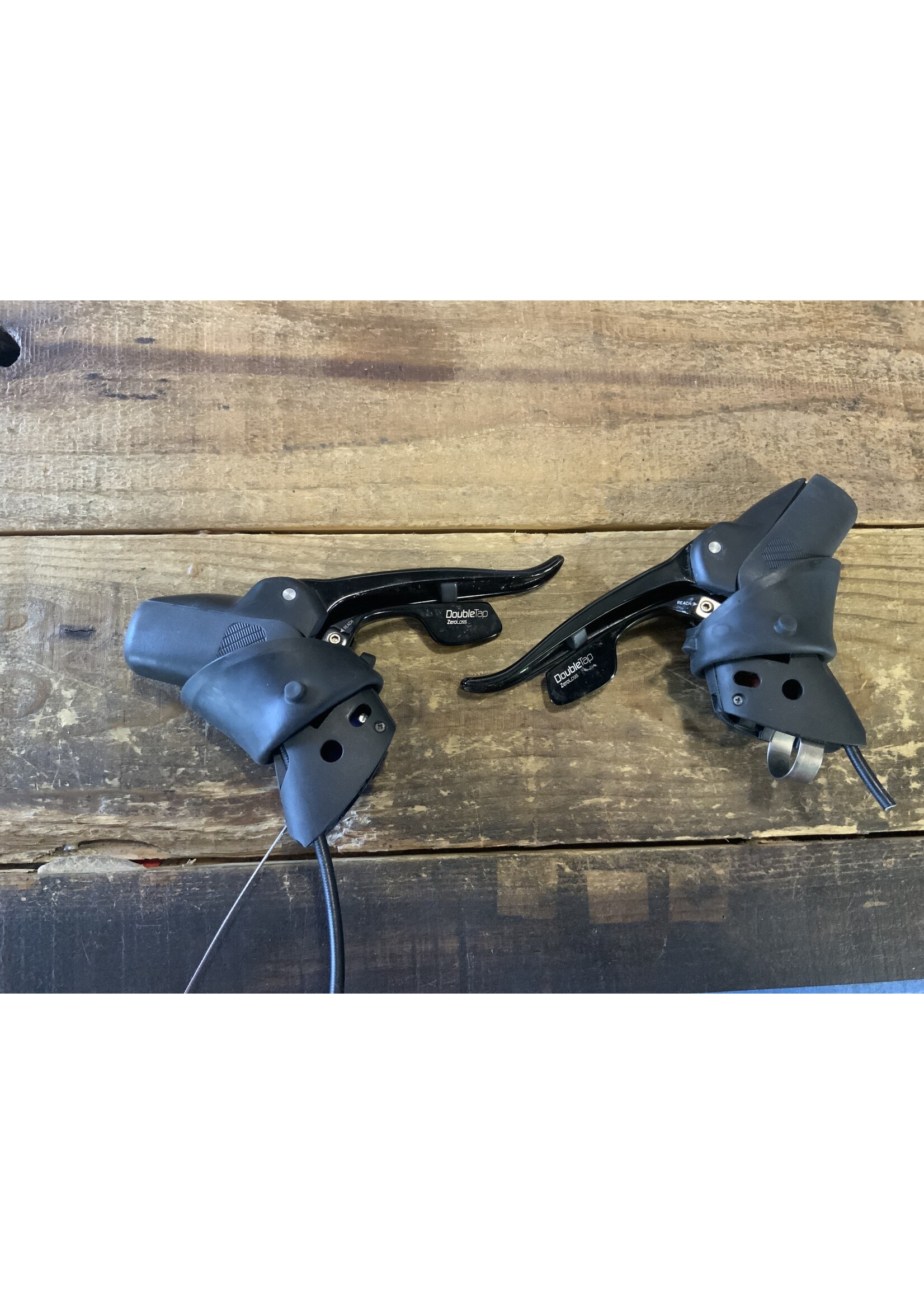 SRAM used SRAM Rival 2x11 drop-bar shifter/brakes partial groupset