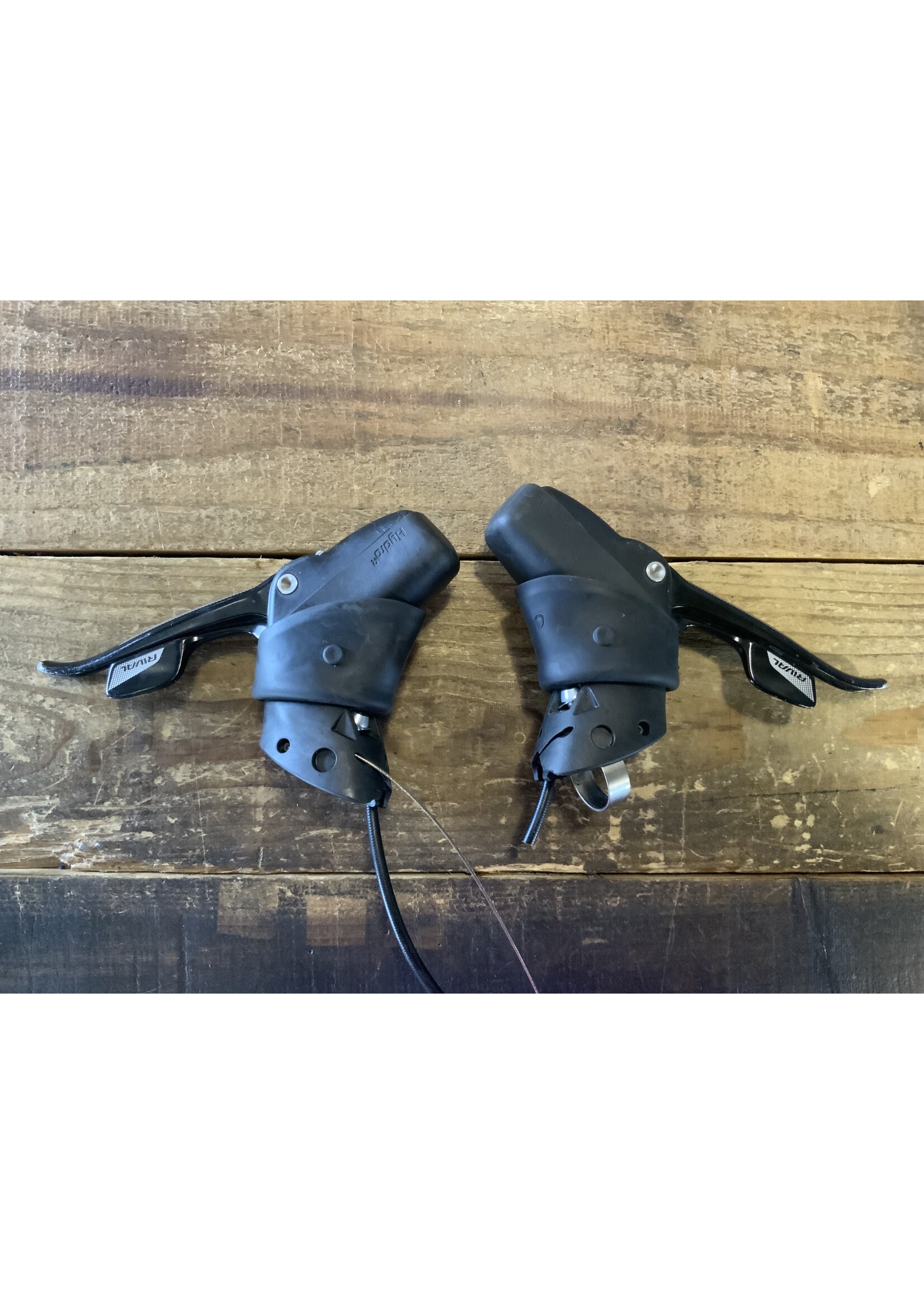 SRAM used SRAM Rival 2x11 drop-bar shifter/brakes partial groupset
