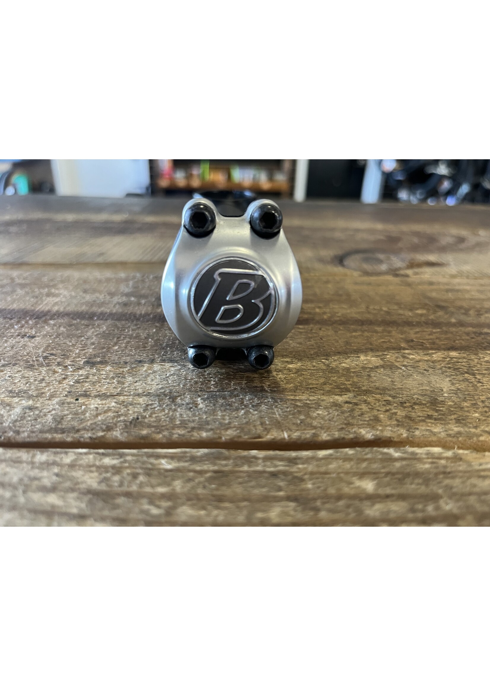 Bontrager used Bontrager Race Lite stem stearer clamp 1 1/8" handlebar clamp 31.8 length 110mm