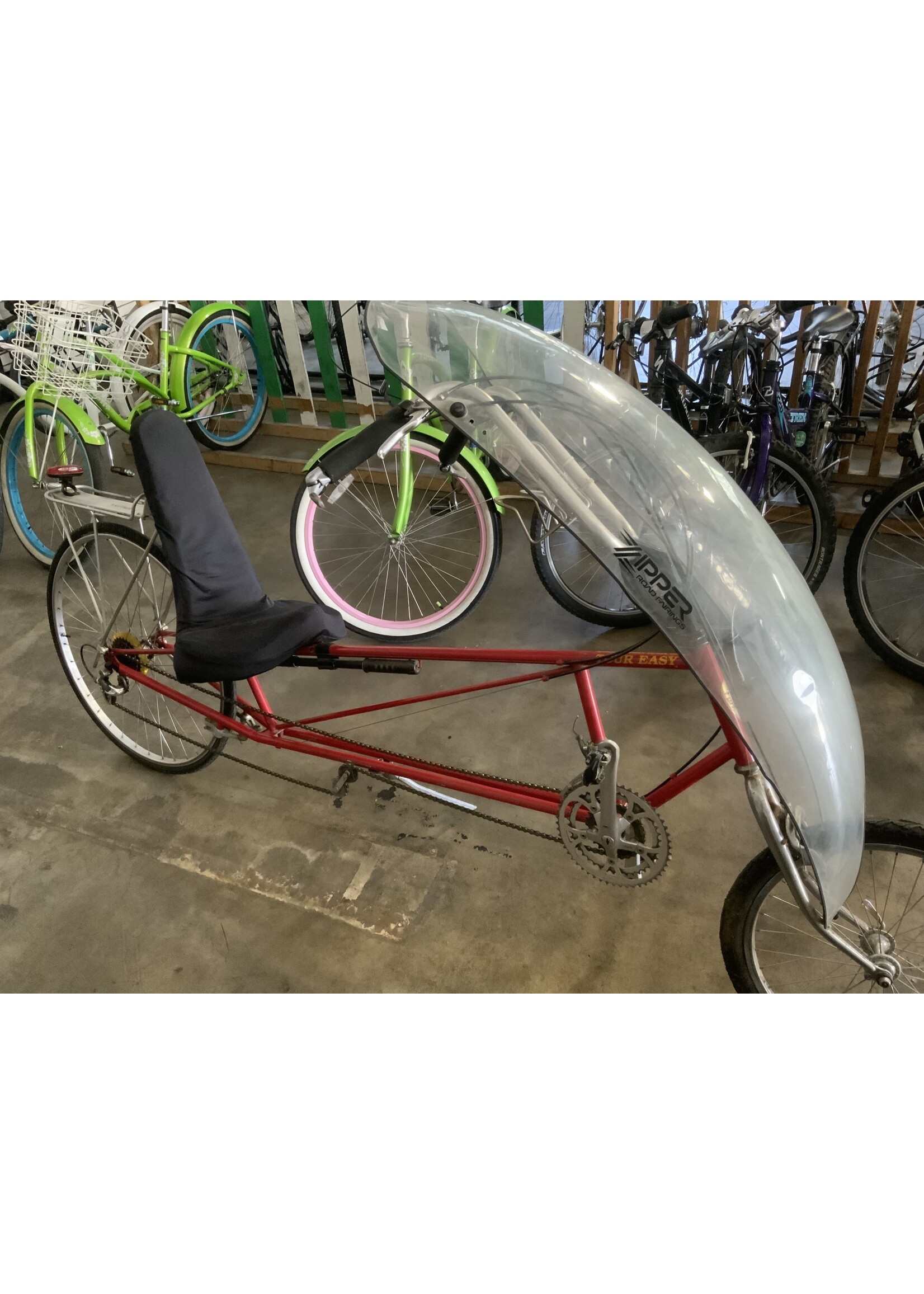 Tour EASY Red Tour Easy Recumbunt w/Sheild