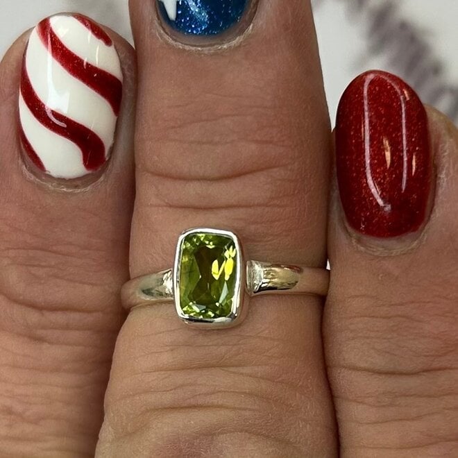 Peridot Sterling Silver Ring Size 7 USA