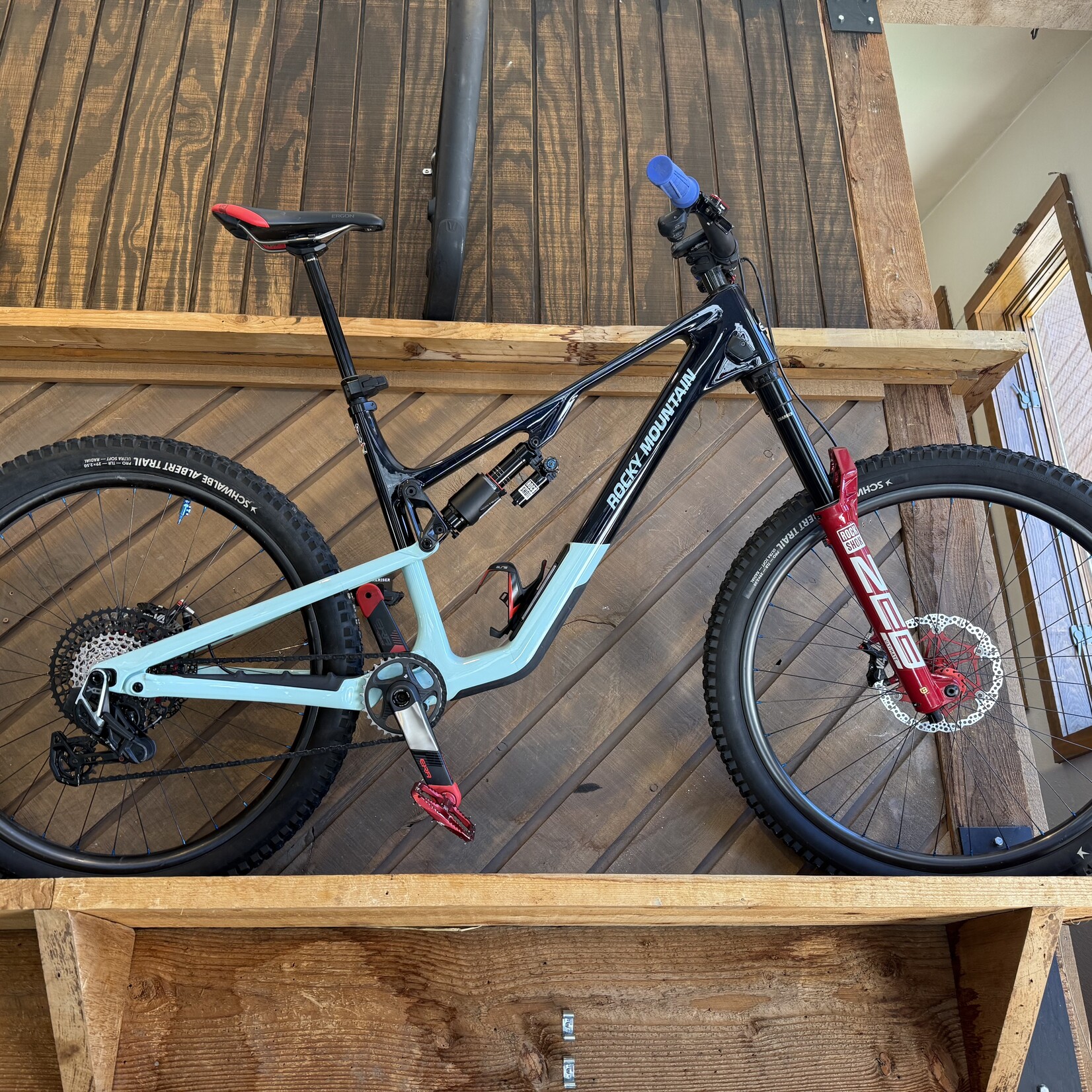 Outbound Mountain Gear DEMO Rocky Mountain Carbon Instinct Custom XL Blue Demo