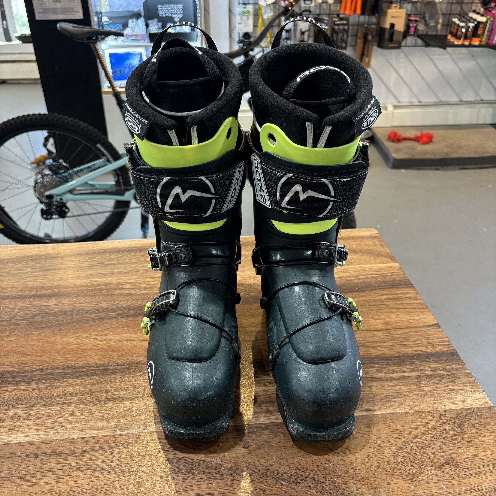 Outbound Mountain Gear Roxa R3 Ultra Light Freebird T.i. AT Ski Boot 27.5