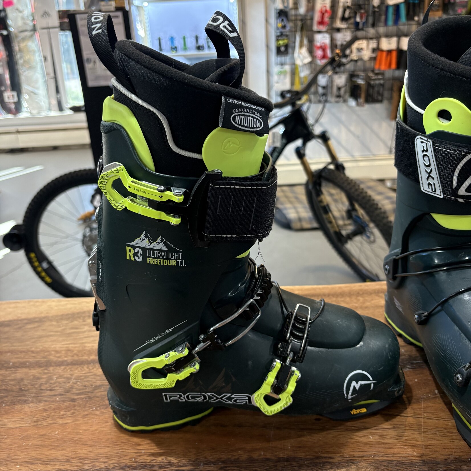 Outbound Mountain Gear Roxa R3 Ultra Light Freebird T.i. AT Ski Boot 27.5