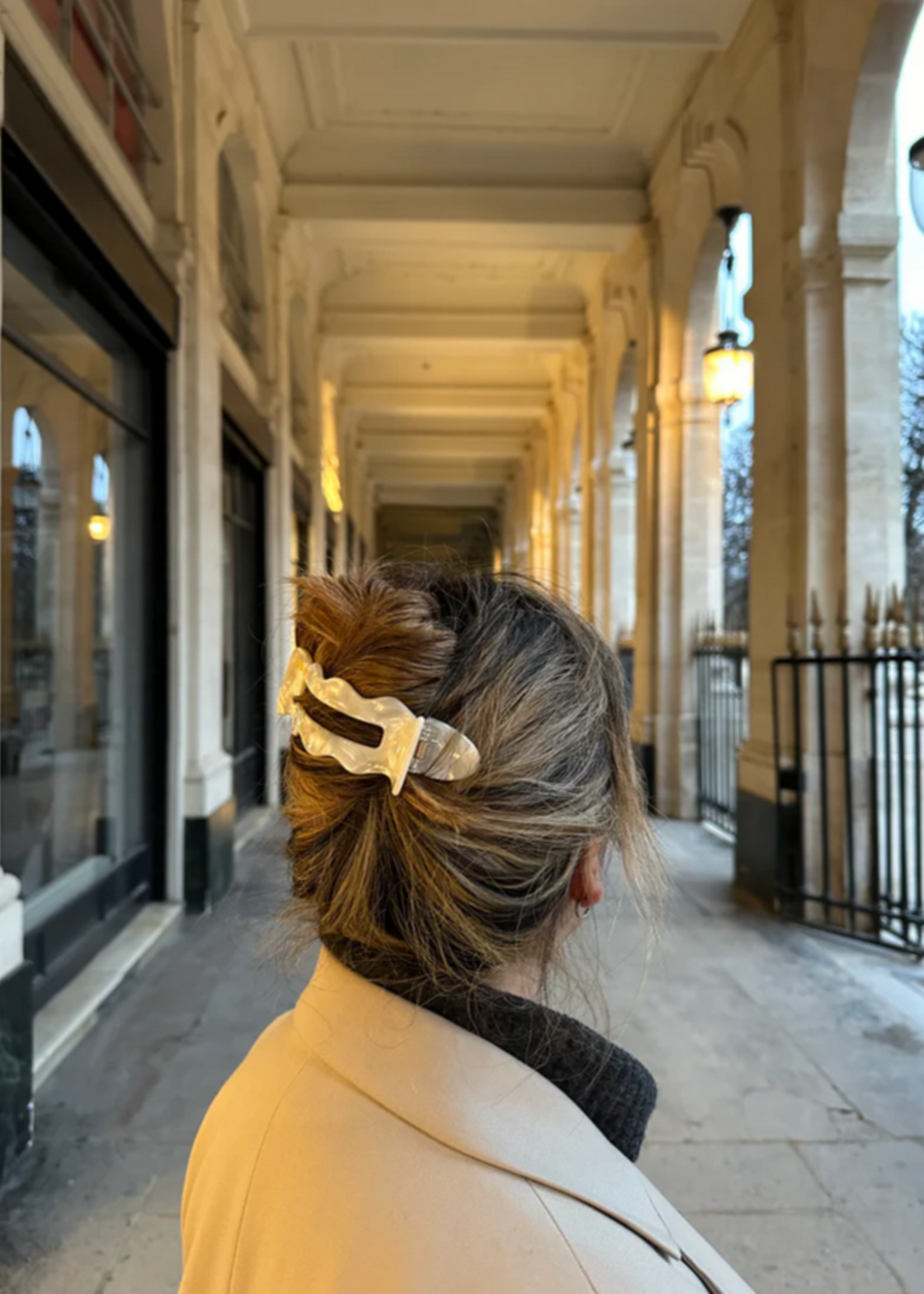 Solar Eclipse Scalloped Lay Down Acetate Claw Hair Clip- Pearl