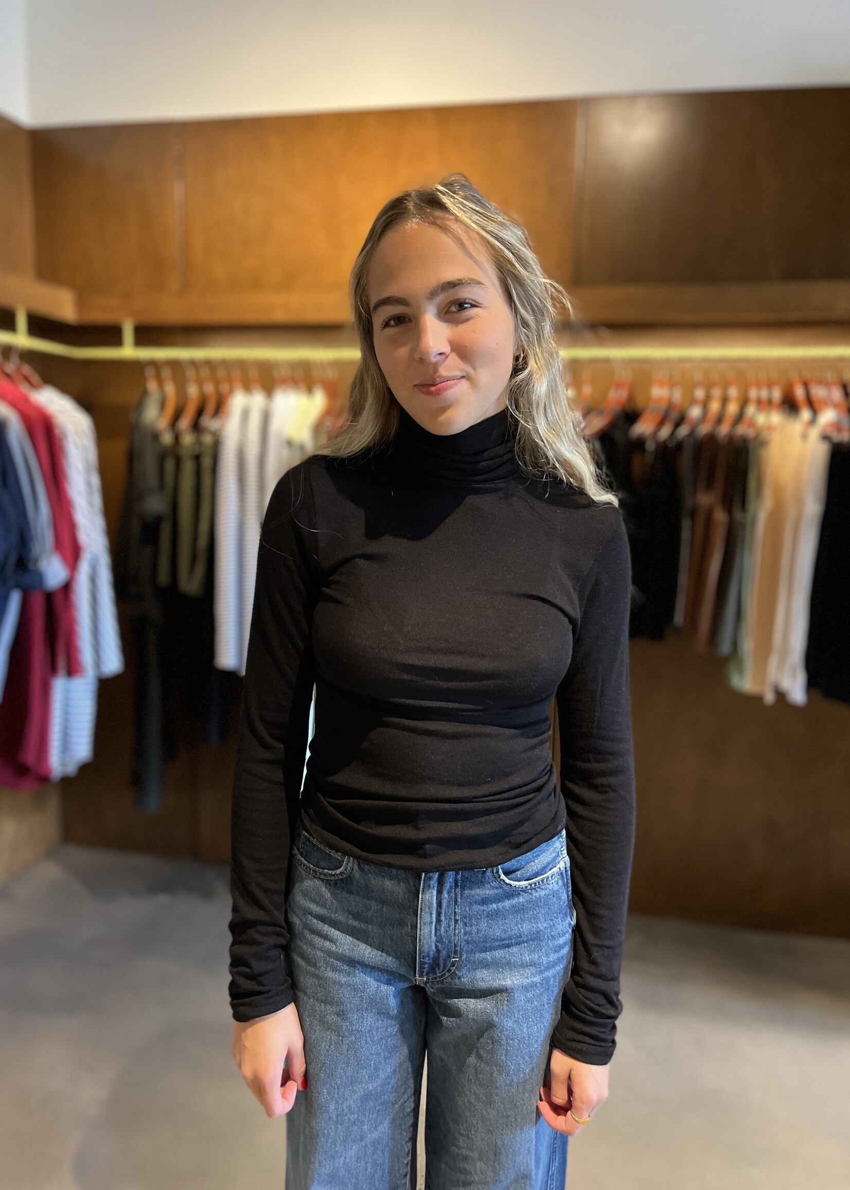 soldout.nyc The Cashmere Turtleneck- Black