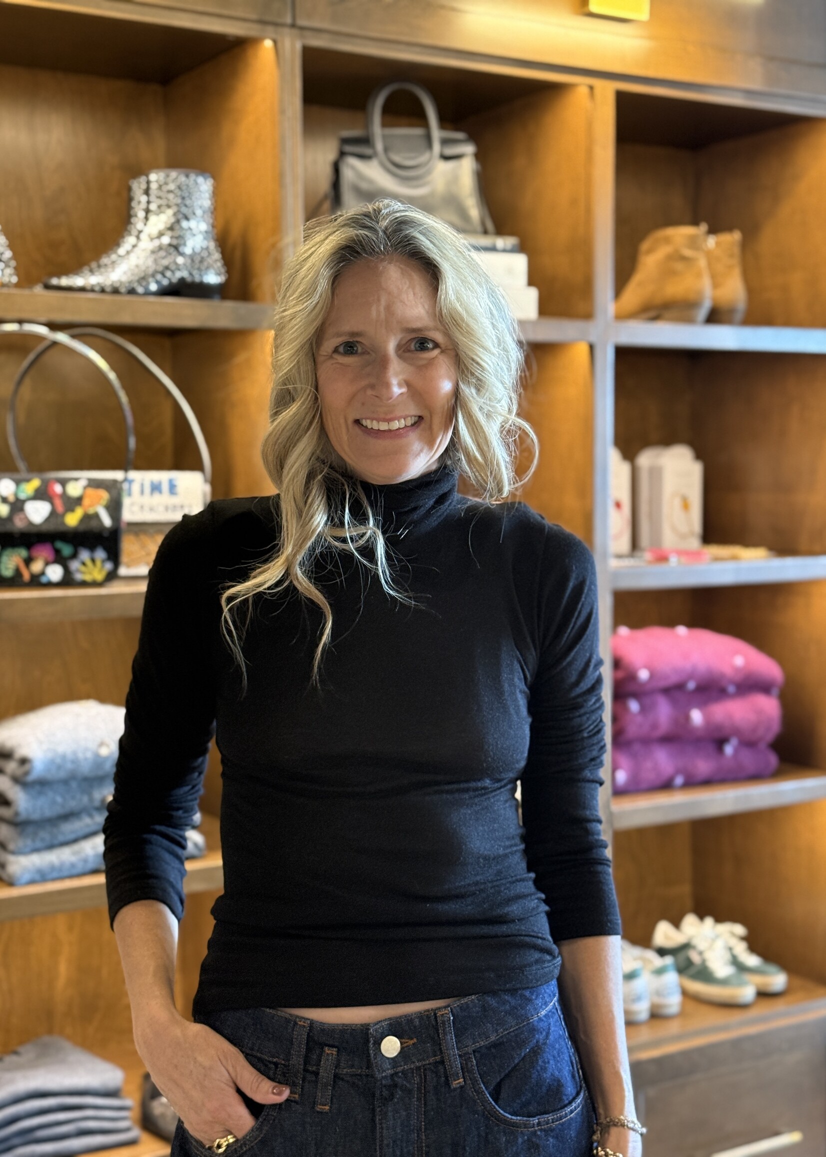 soldout.nyc The Cashmere Turtleneck- Black