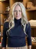 soldout.nyc The Cashmere Turtleneck- Navy