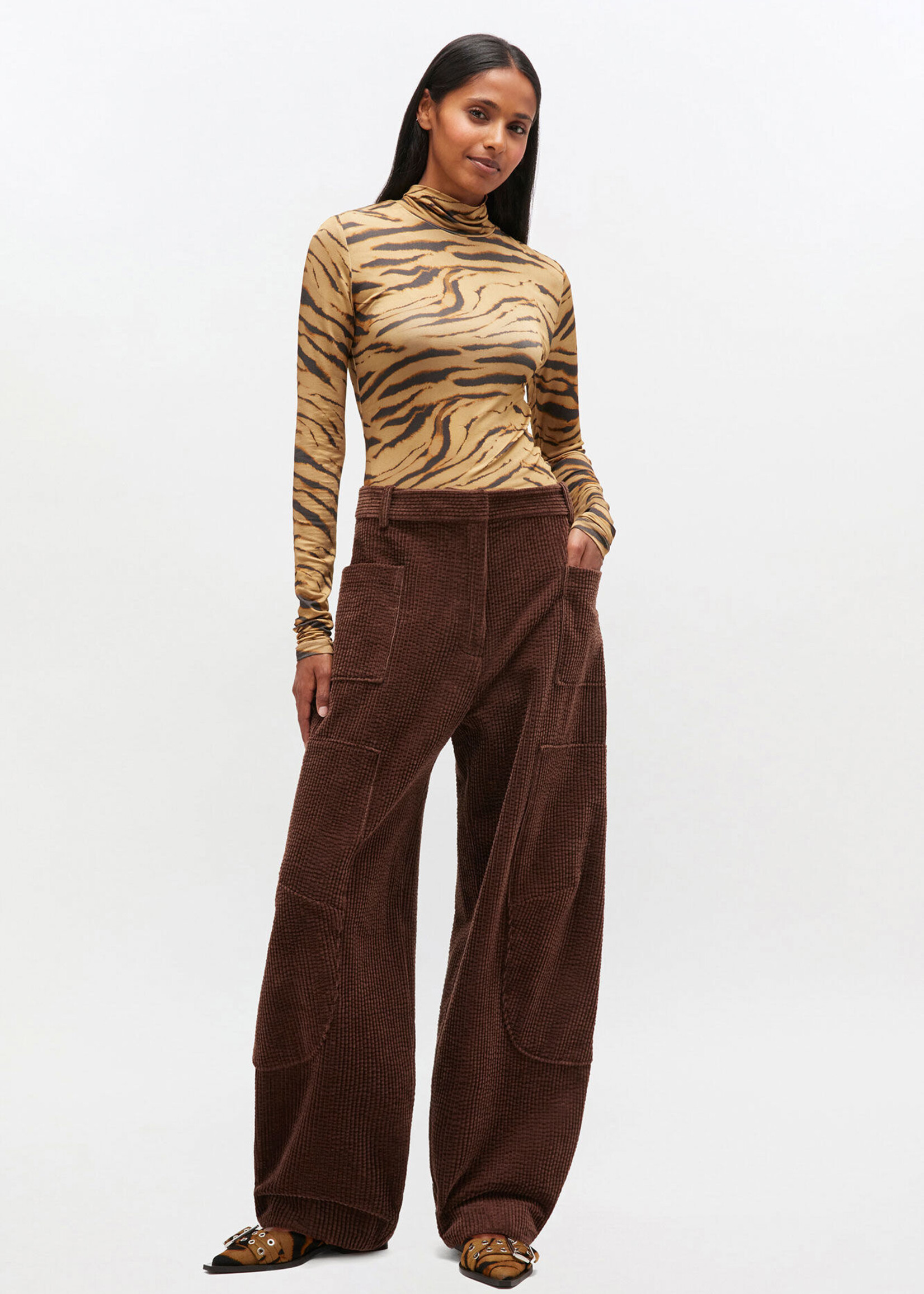 GANNI Seersucker Corduroy Curved Pants Brown Corduroy Curved Pants
