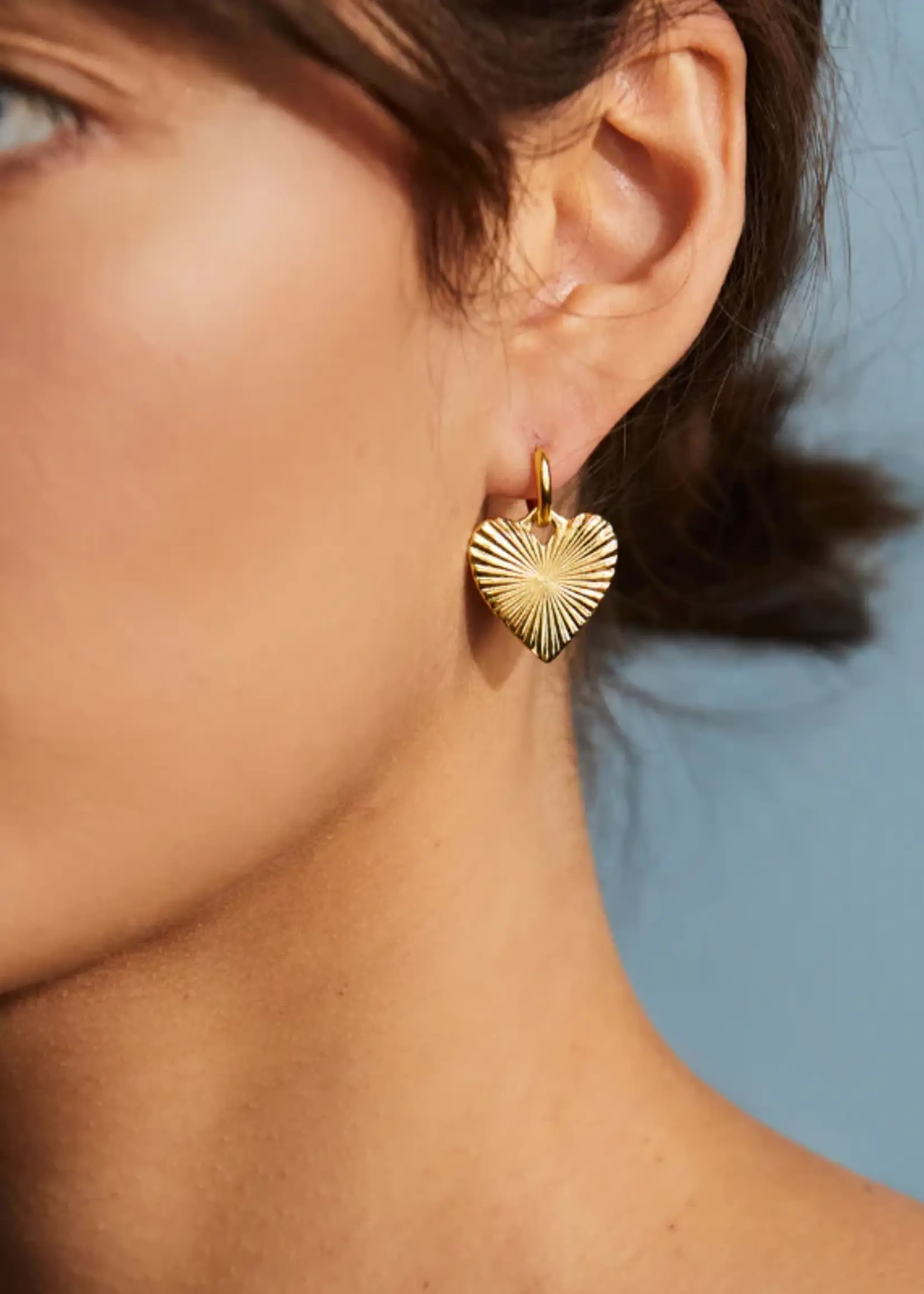 HART Jewelry Ribbed Heart of Gold Huggies