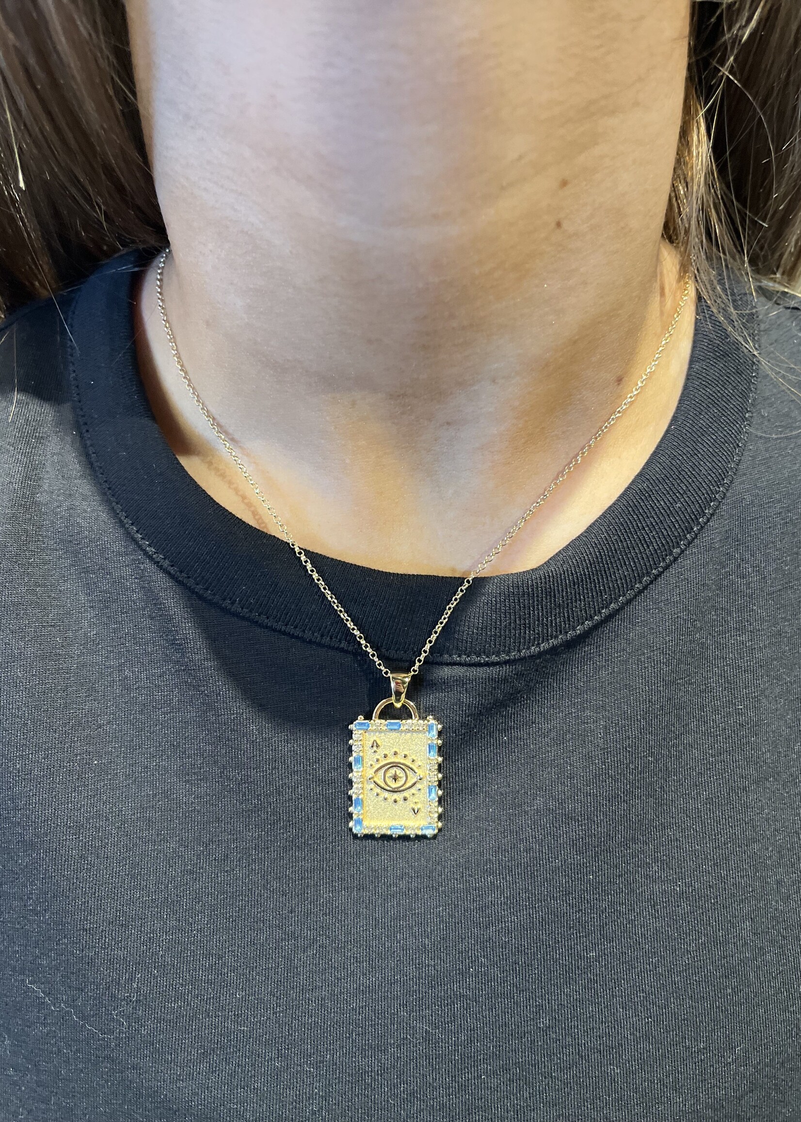 Jane Win Jewelry PROTECT Queen of Spades Card Pendant / 16-18" Classic Rolo Chain