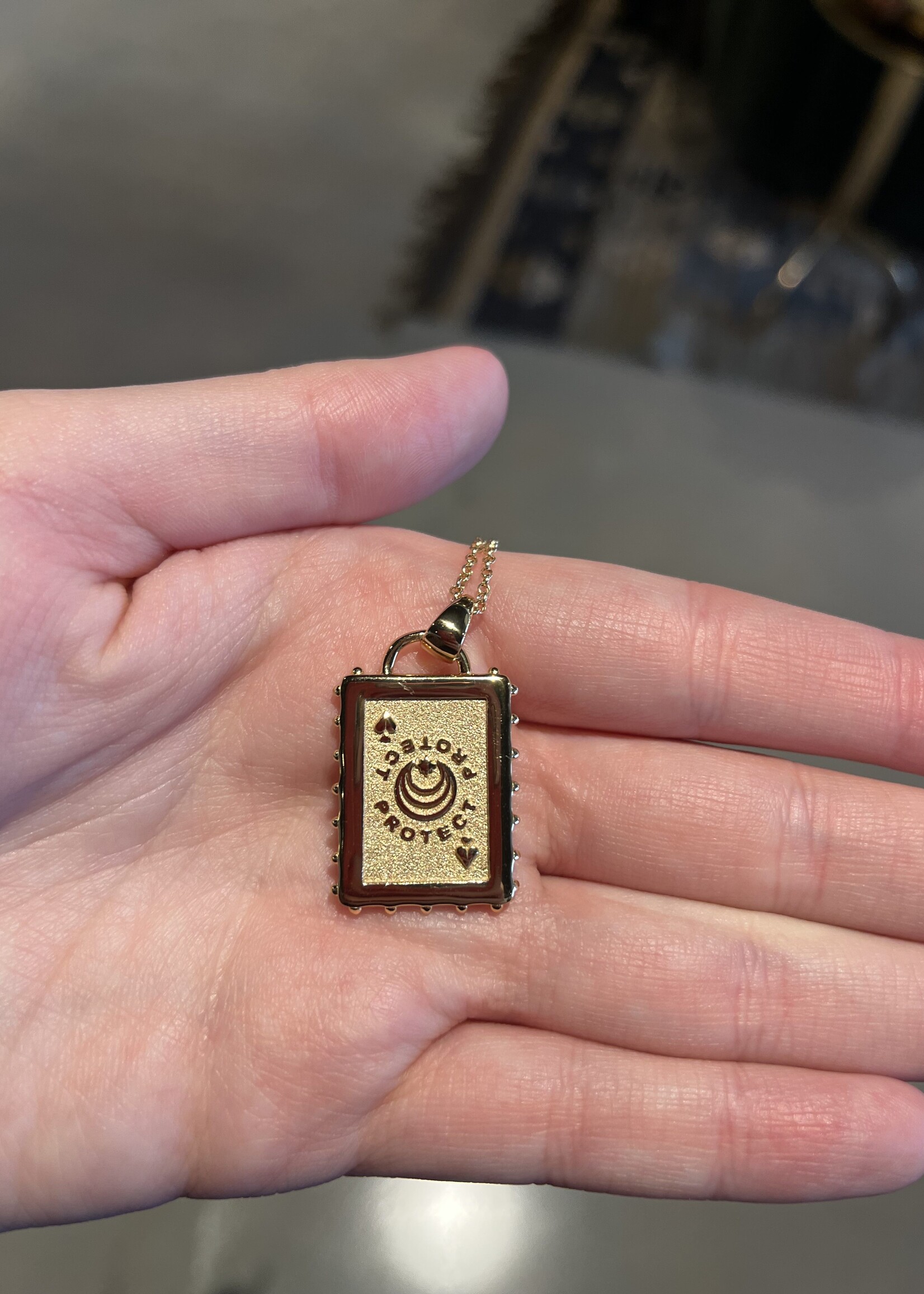 Jane Win Jewelry PROTECT Queen of Spades Card Pendant / 16-18" Classic Rolo Chain