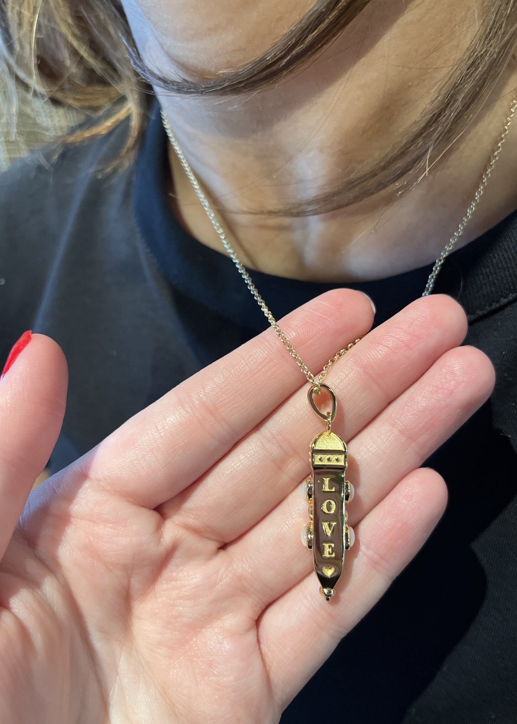 Jane Win Jewelry LOVE is Strong Heart Ray Pendant / 16-18" Classic Rolo Chain