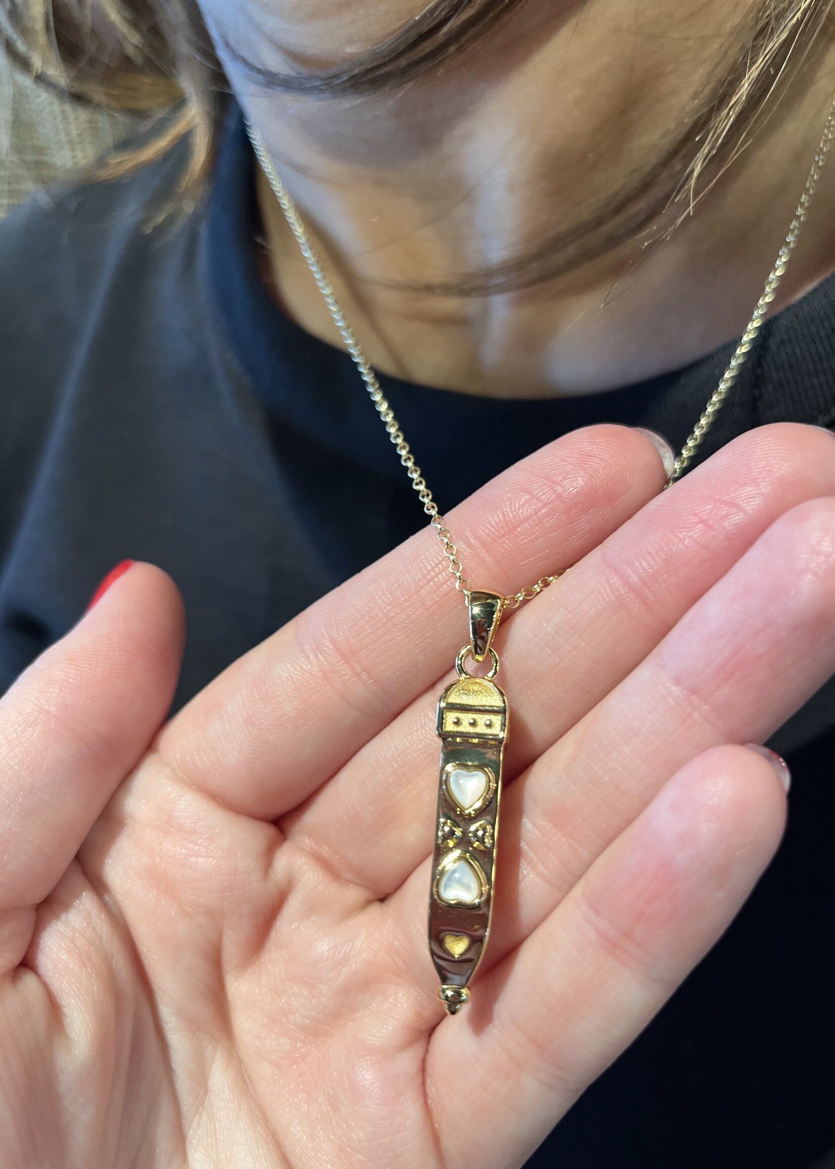 Jane Win Jewelry LOVE is Strong Heart Ray Pendant / 16-18" Classic Rolo Chain