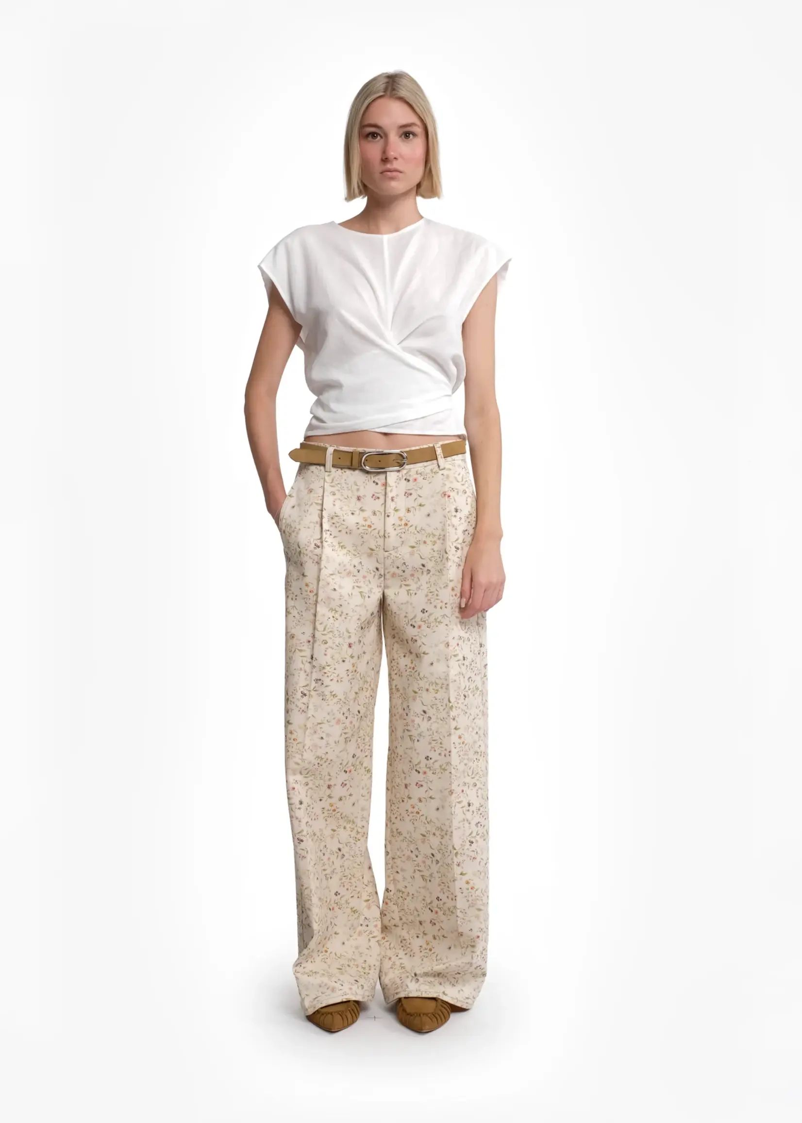 Tela Marlon Sleeveless White Muslin Top With Back Knot Closure