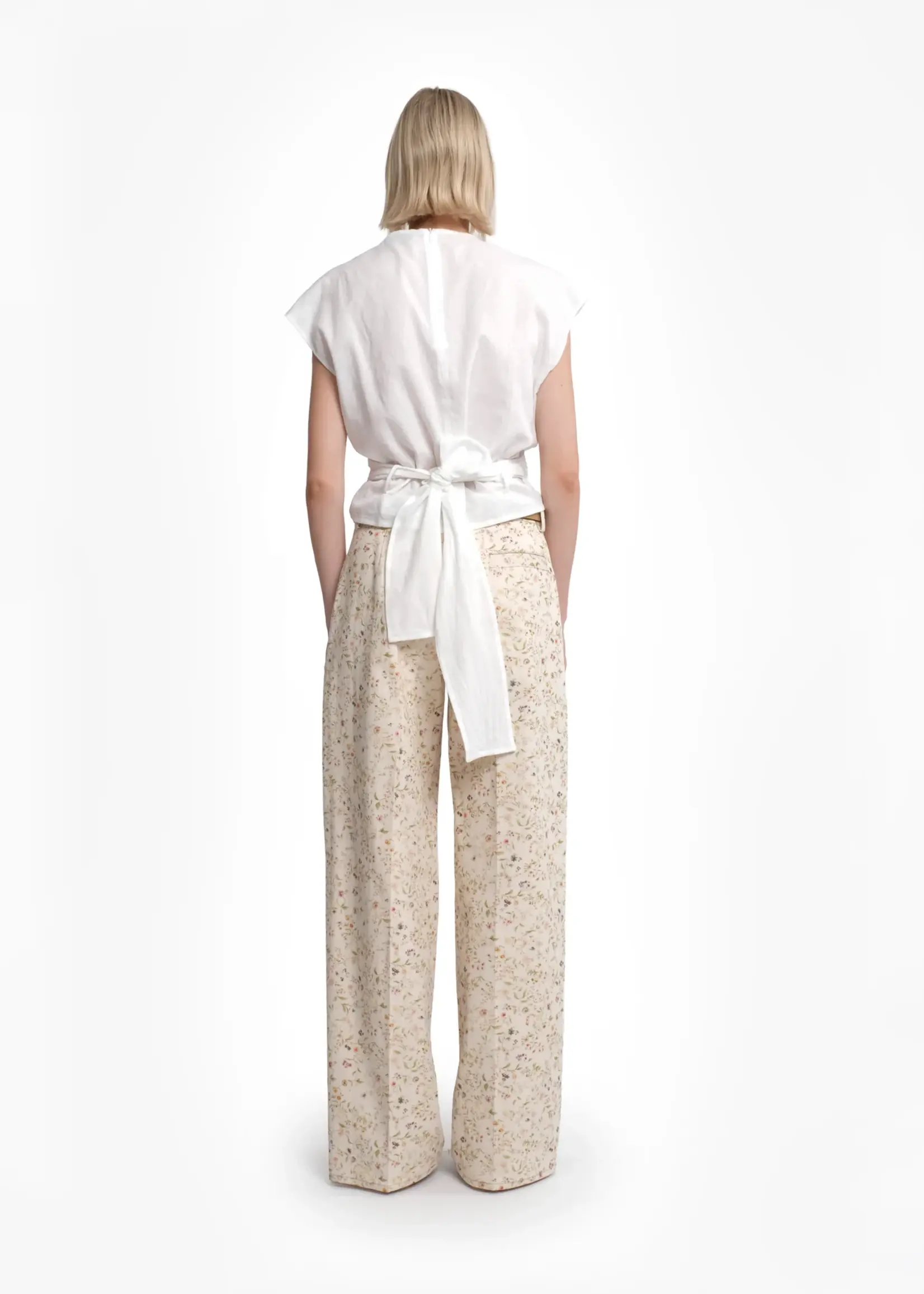 Tela Marlon Sleeveless White Muslin Top With Back Knot Closure