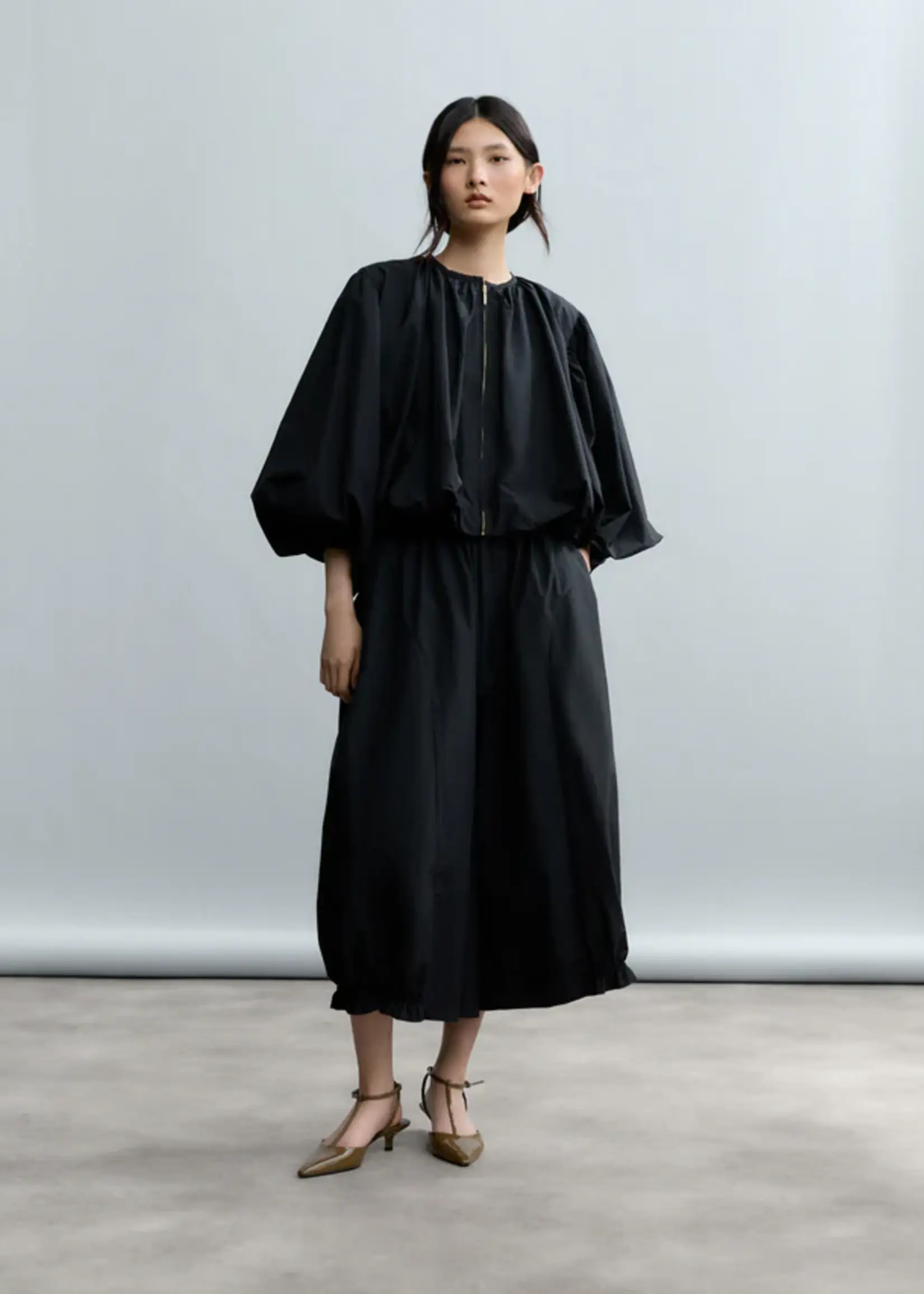 Lightweight Jacket w Ring Collar and Bishop Sleeves