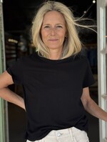 A M O Lovey Tee- Black